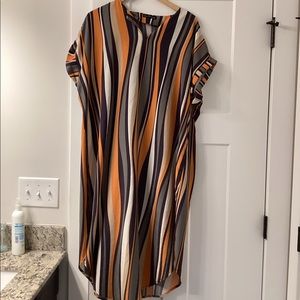 Comfortable dress, worn once, can use with a belt.